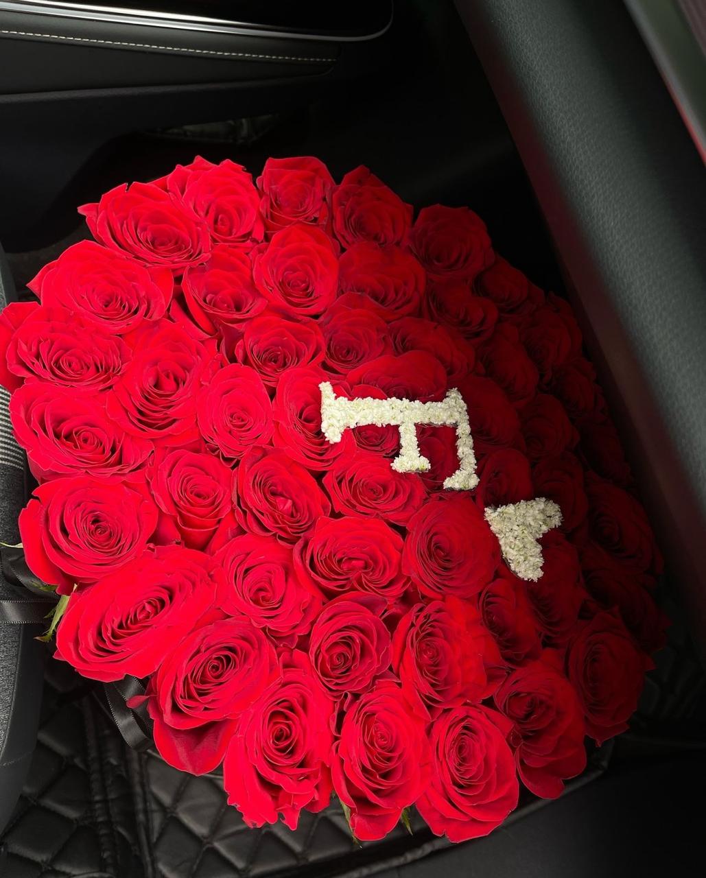 Lettre sur le bouquet avec cœur